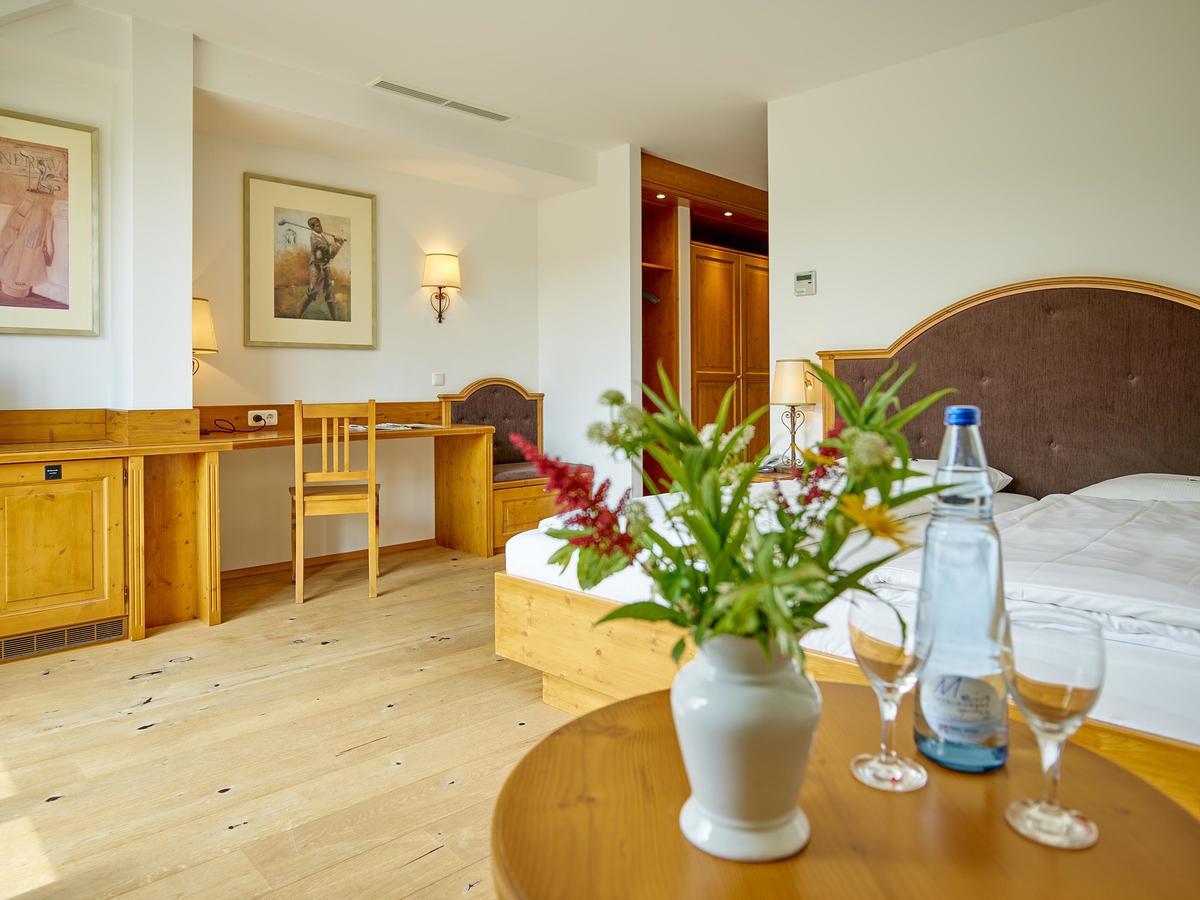 Gutshof Uttlau Hotel Haarbach Exterior photo
